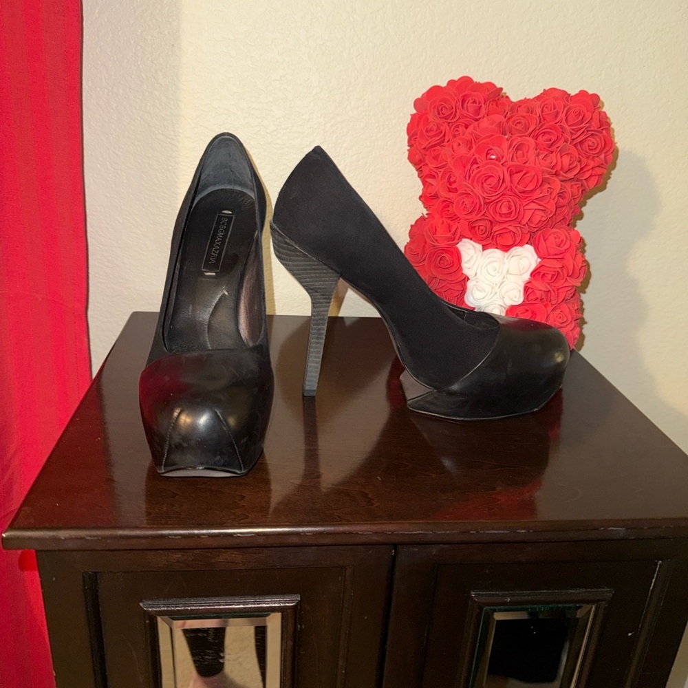 BCBG MAX AZRIA MAYDA
PLATFORM PUMP